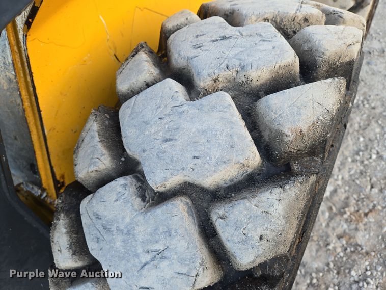 image for item EN8808 2017 John Deere 320E skid steer loader