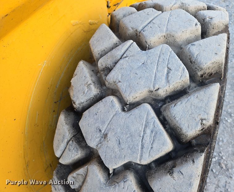 image for item EN8808 2017 John Deere 320E skid steer loader