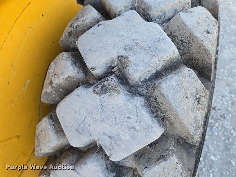 image for item EN8808 2017 John Deere 320E skid steer loader