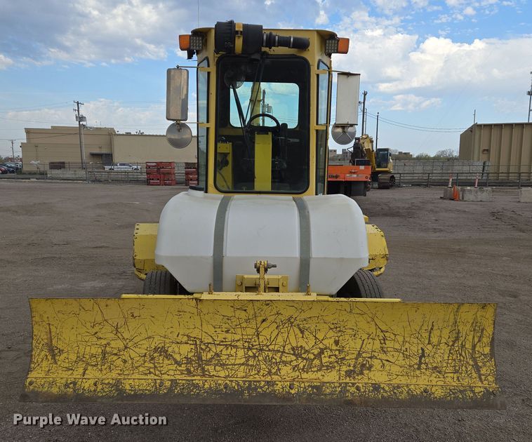 image for item EN8853 2004 Superior Broom DT80 broom