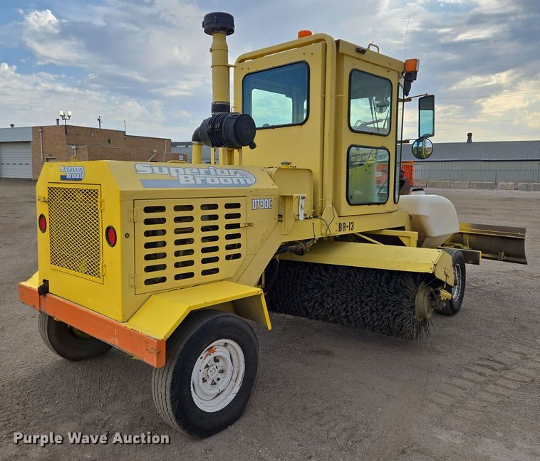 image for item EN8853 2004 Superior Broom DT80 broom