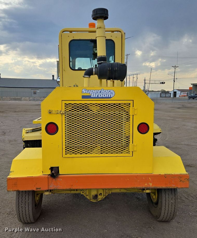 image for item EN8853 2004 Superior Broom DT80 broom