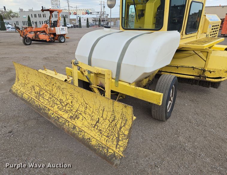 image for item EN8853 2004 Superior Broom DT80 broom