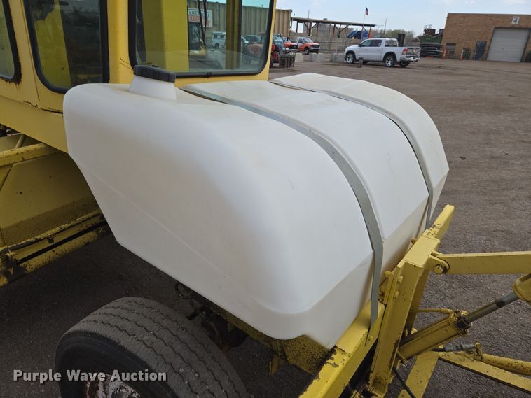 image for item EN8853 2004 Superior Broom DT80 broom