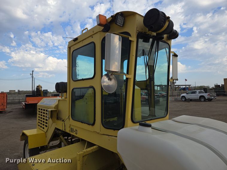 image for item EN8853 2004 Superior Broom DT80 broom