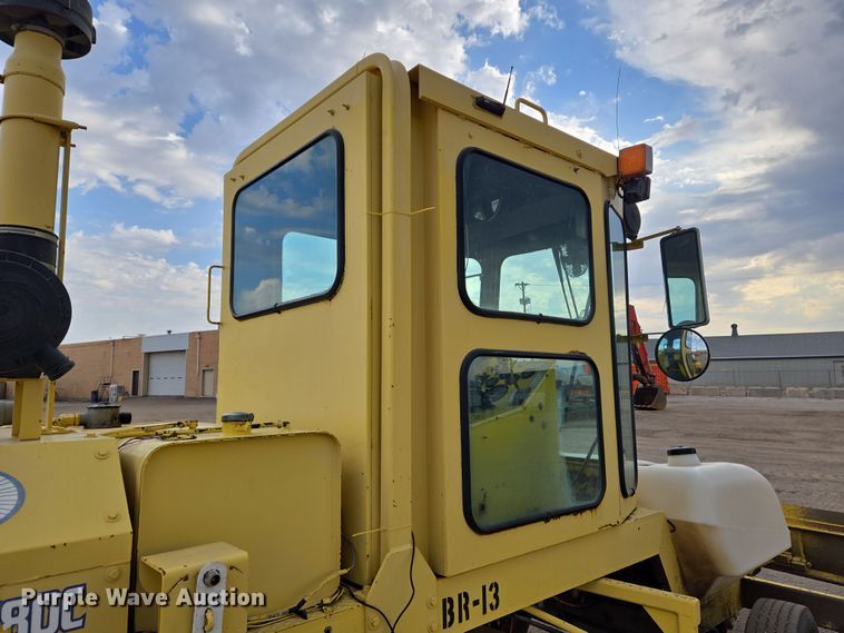 image for item EN8853 2004 Superior Broom DT80 broom