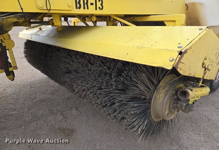 image for item EN8853 2004 Superior Broom DT80 broom