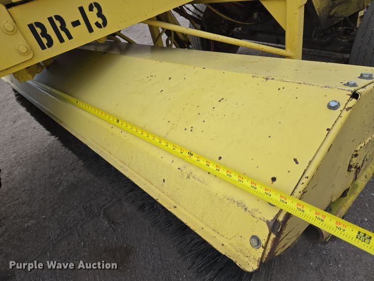 image for item EN8853 2004 Superior Broom DT80 broom