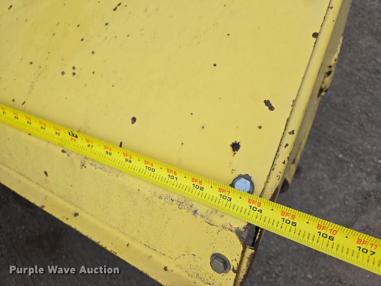 image for item EN8853 2004 Superior Broom DT80 broom