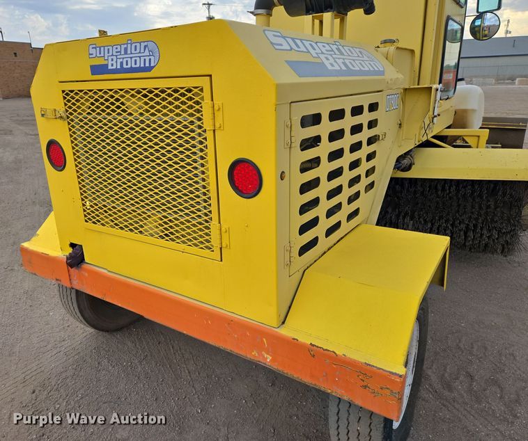 image for item EN8853 2004 Superior Broom DT80 broom