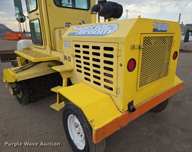 image for item EN8853 2004 Superior Broom DT80 broom