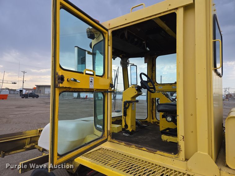 image for item EN8853 2004 Superior Broom DT80 broom