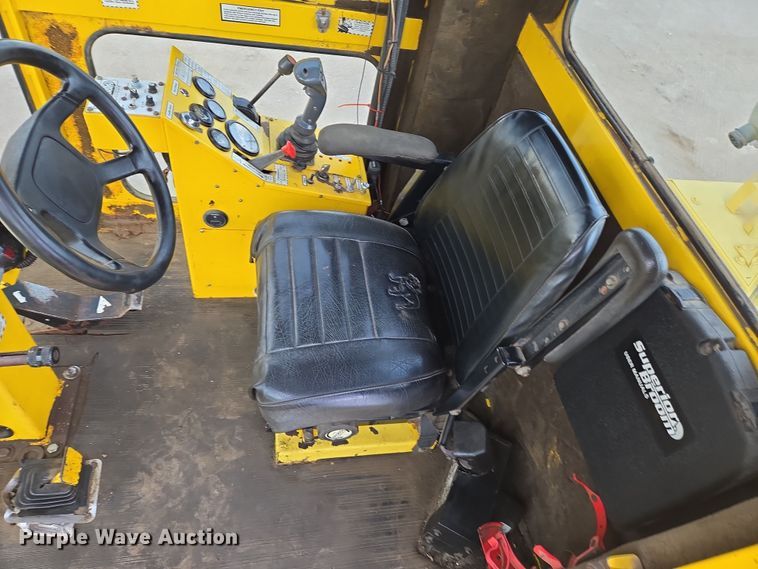 image for item EN8853 2004 Superior Broom DT80 broom