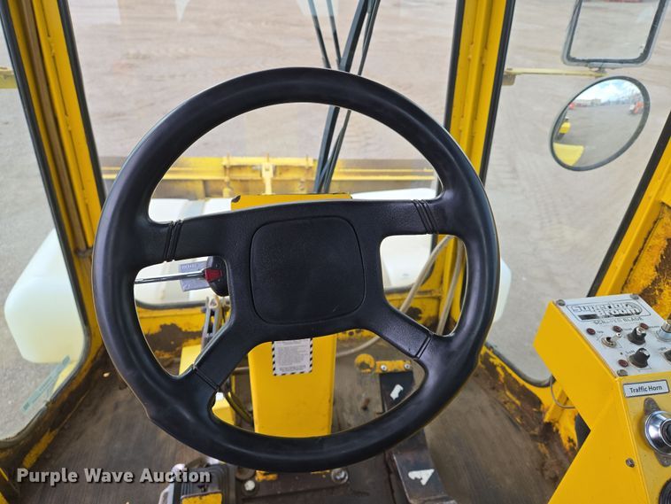 image for item EN8853 2004 Superior Broom DT80 broom