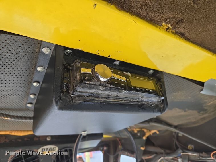 image for item EN8853 2004 Superior Broom DT80 broom