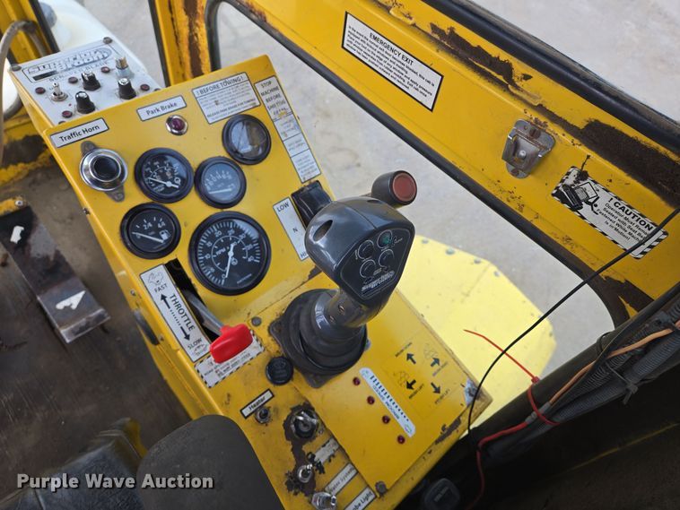 image for item EN8853 2004 Superior Broom DT80 broom