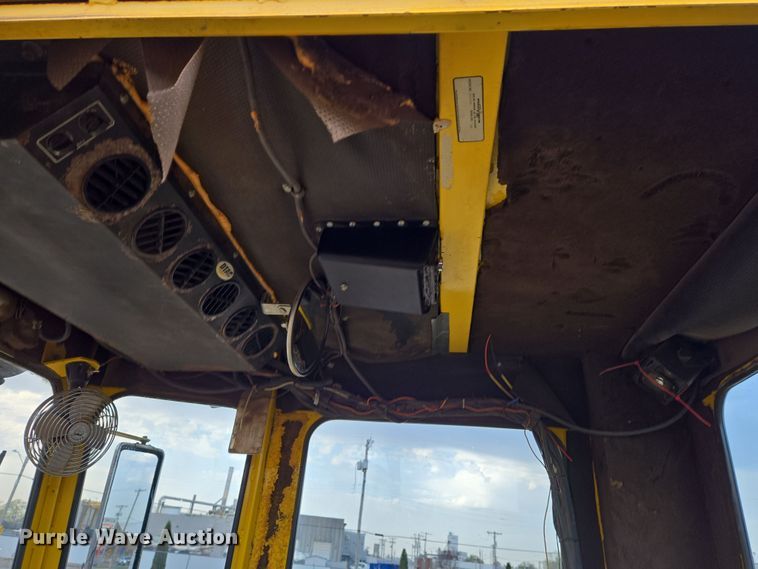 image for item EN8853 2004 Superior Broom DT80 broom