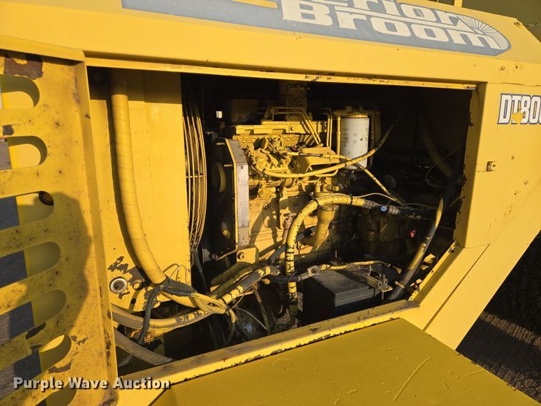 image for item EN8853 2004 Superior Broom DT80 broom