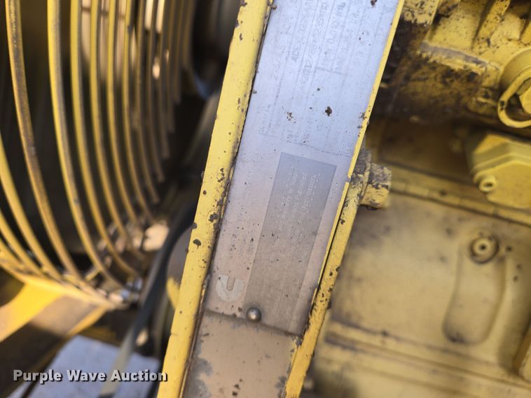 image for item EN8853 2004 Superior Broom DT80 broom