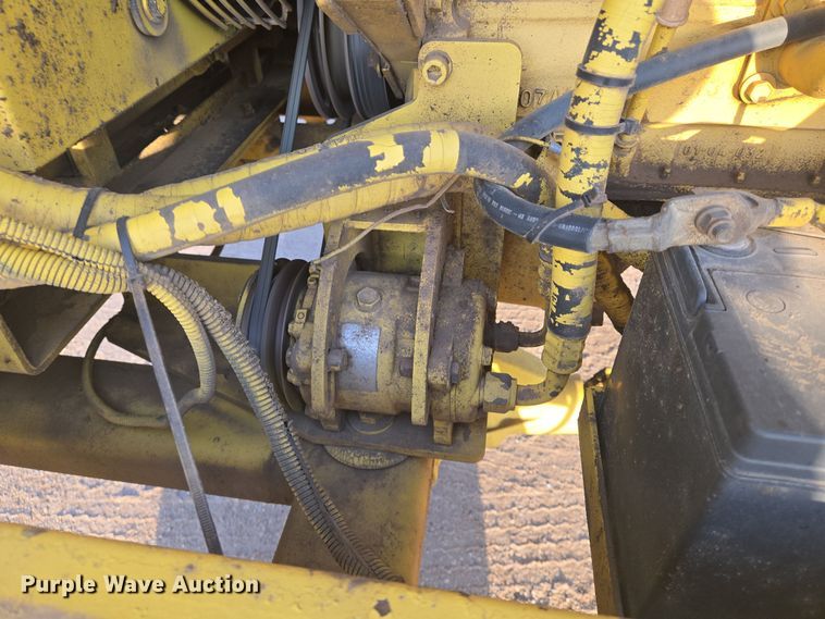 image for item EN8853 2004 Superior Broom DT80 broom