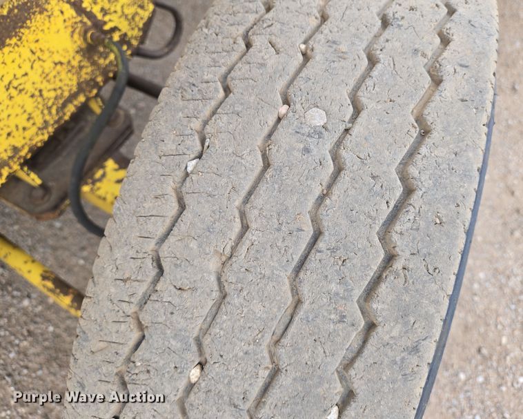 image for item EN8853 2004 Superior Broom DT80 broom