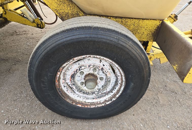 image for item EN8853 2004 Superior Broom DT80 broom