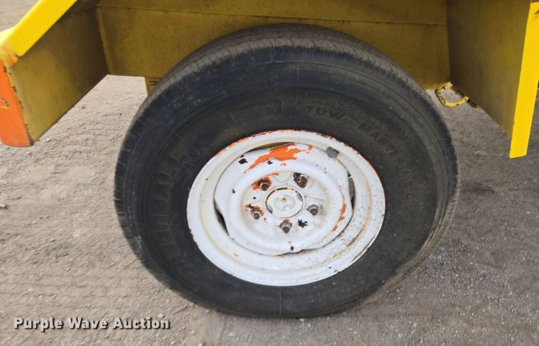 image for item EN8853 2004 Superior Broom DT80 broom