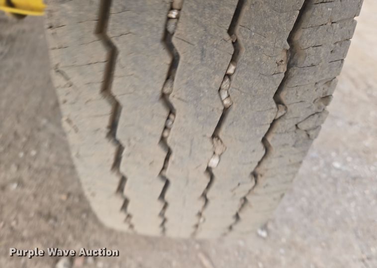 image for item EN8853 2004 Superior Broom DT80 broom