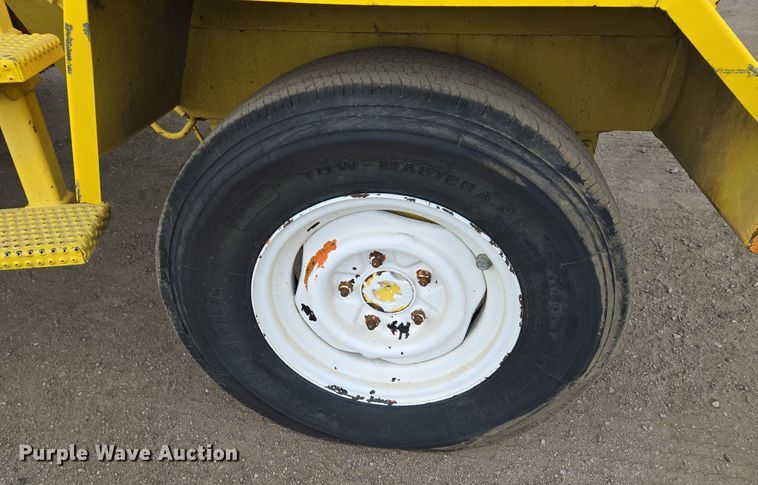 image for item EN8853 2004 Superior Broom DT80 broom