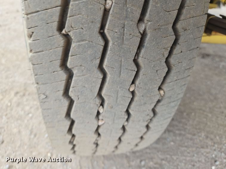 image for item EN8853 2004 Superior Broom DT80 broom