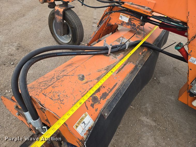 image for item EN8854 2001 Broce BB 250-B broom