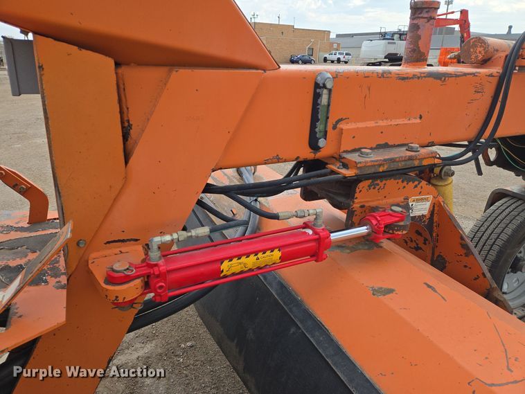 image for item EN8854 2001 Broce BB 250-B broom