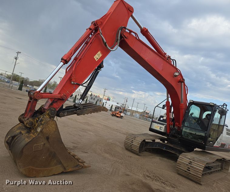image for item EN8856 2018 Link-Belt 210X4 excavator
