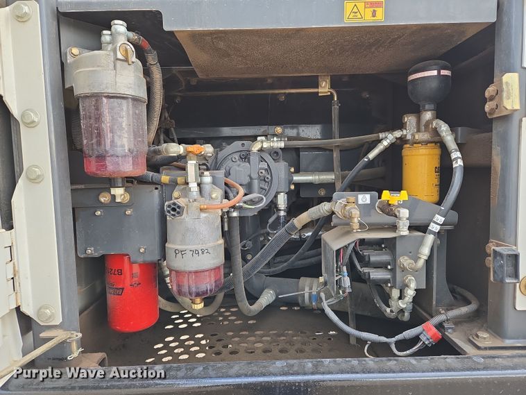 image for item EN8856 2018 Link-Belt 210X4 excavator