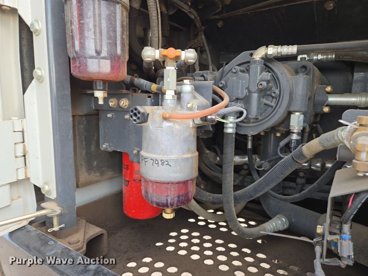 image for item EN8856 2018 Link-Belt 210X4 excavator