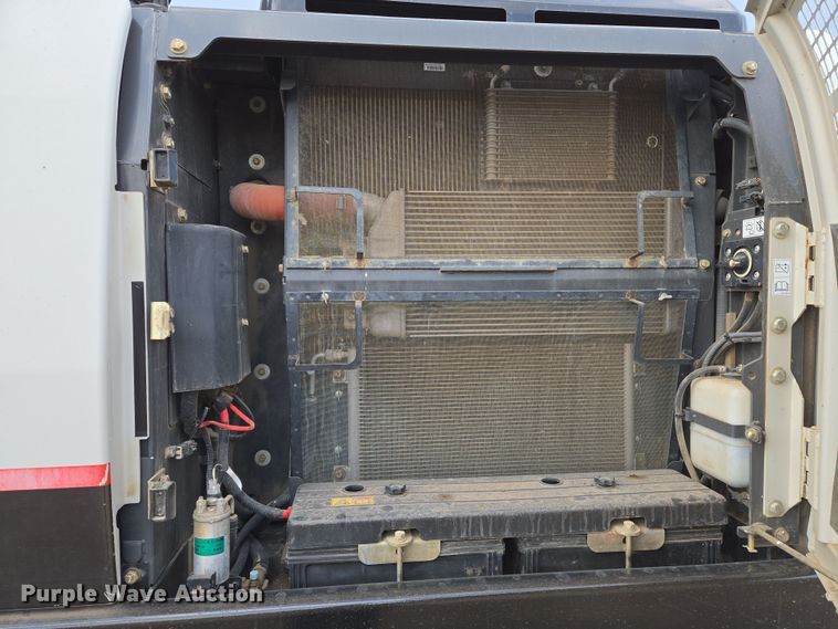 image for item EN8856 2018 Link-Belt 210X4 excavator