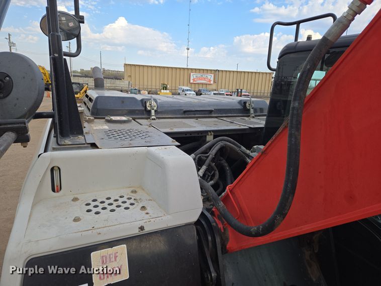 image for item EN8856 2018 Link-Belt 210X4 excavator