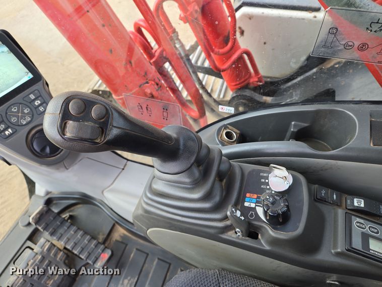 image for item EN8856 2018 Link-Belt 210X4 excavator