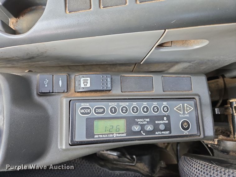 image for item EN8856 2018 Link-Belt 210X4 excavator