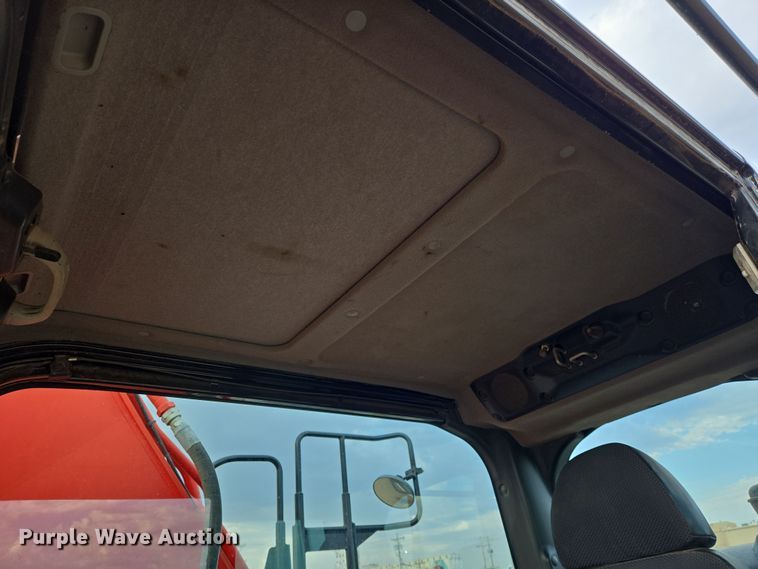 image for item EN8856 2018 Link-Belt 210X4 excavator