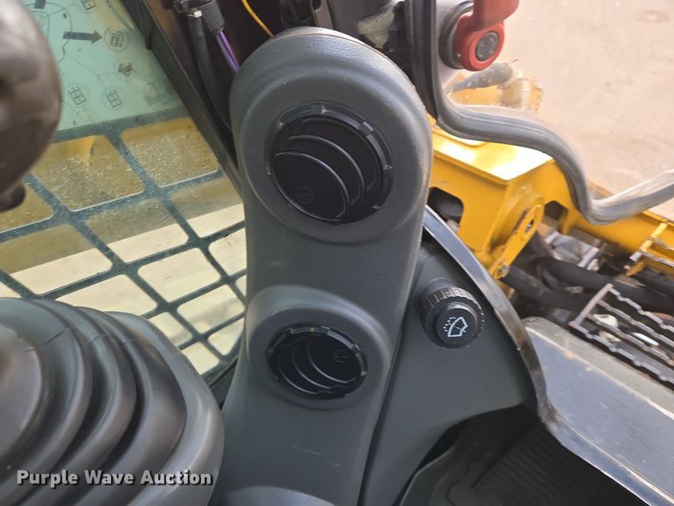 image for item EN8857 2017 Caterpillar 299D2 XHP tracked skid steer loader