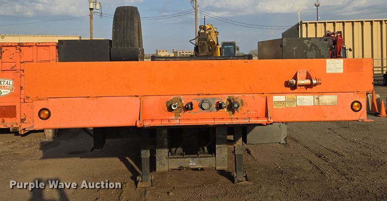 image for item EN8858 2009 Trail King TK70SA-532 equipment trailer