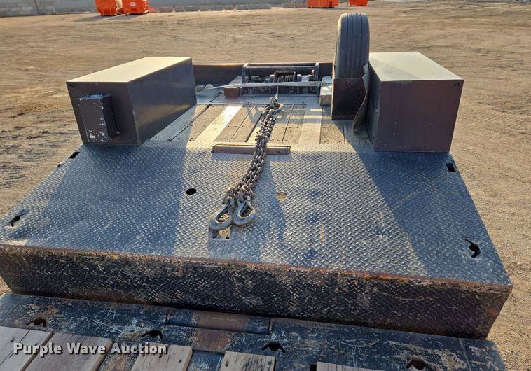 image for item EN8858 2009 Trail King TK70SA-532 equipment trailer