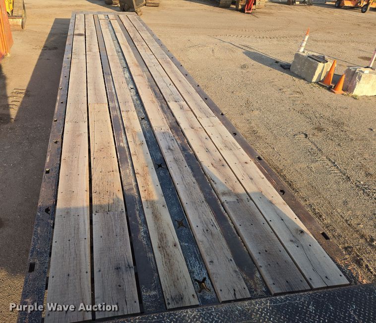 image for item EN8858 2009 Trail King TK70SA-532 equipment trailer