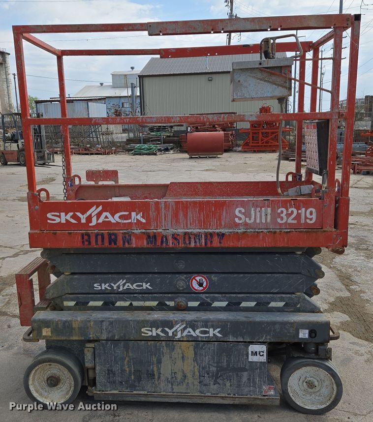 image for item EN8862 2019 Skyjack SJIII 3219 scissor lift