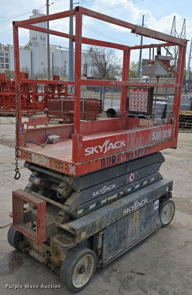 image for item EN8862 2019 Skyjack SJIII 3219 scissor lift