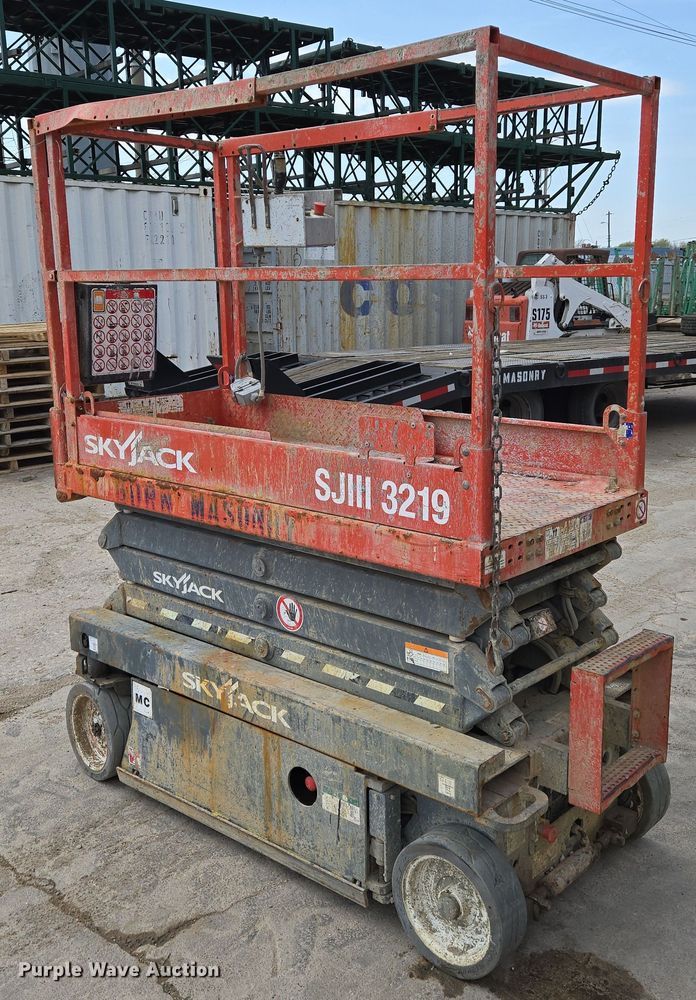 image for item EN8862 2019 Skyjack SJIII 3219 scissor lift