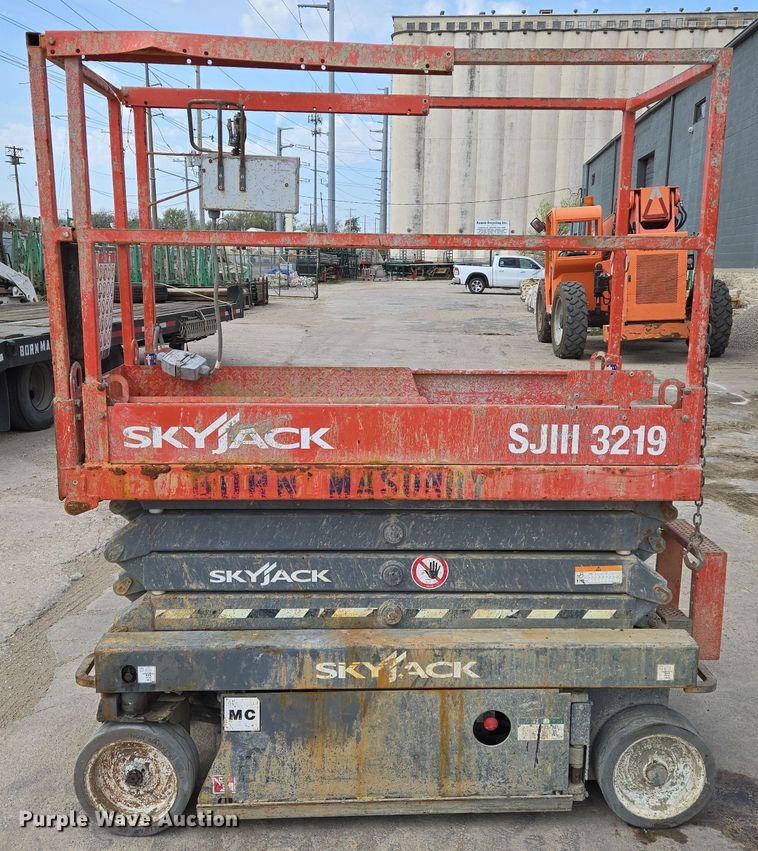 image for item EN8862 2019 Skyjack SJIII 3219 scissor lift
