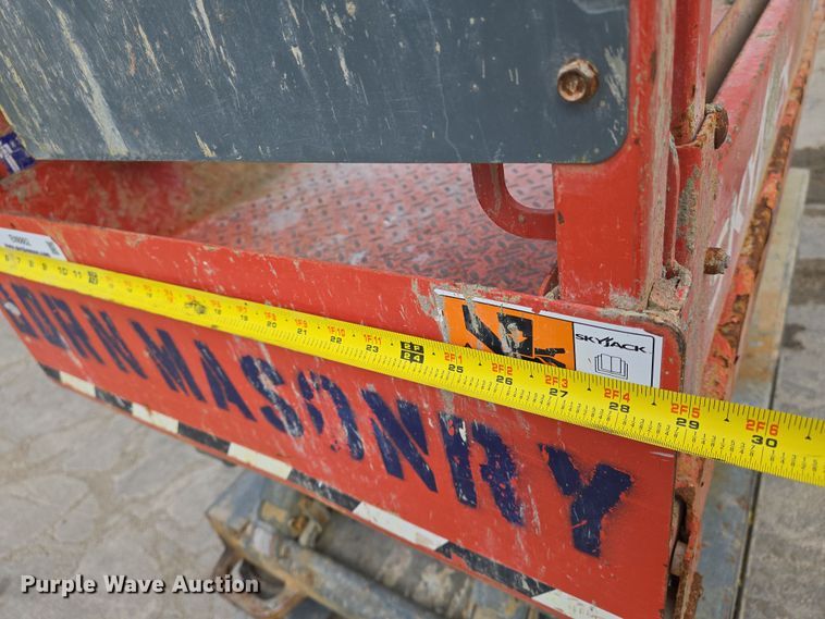 image for item EN8862 2019 Skyjack SJIII 3219 scissor lift