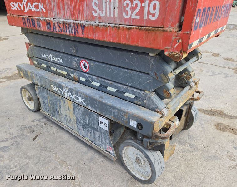 image for item EN8862 2019 Skyjack SJIII 3219 scissor lift